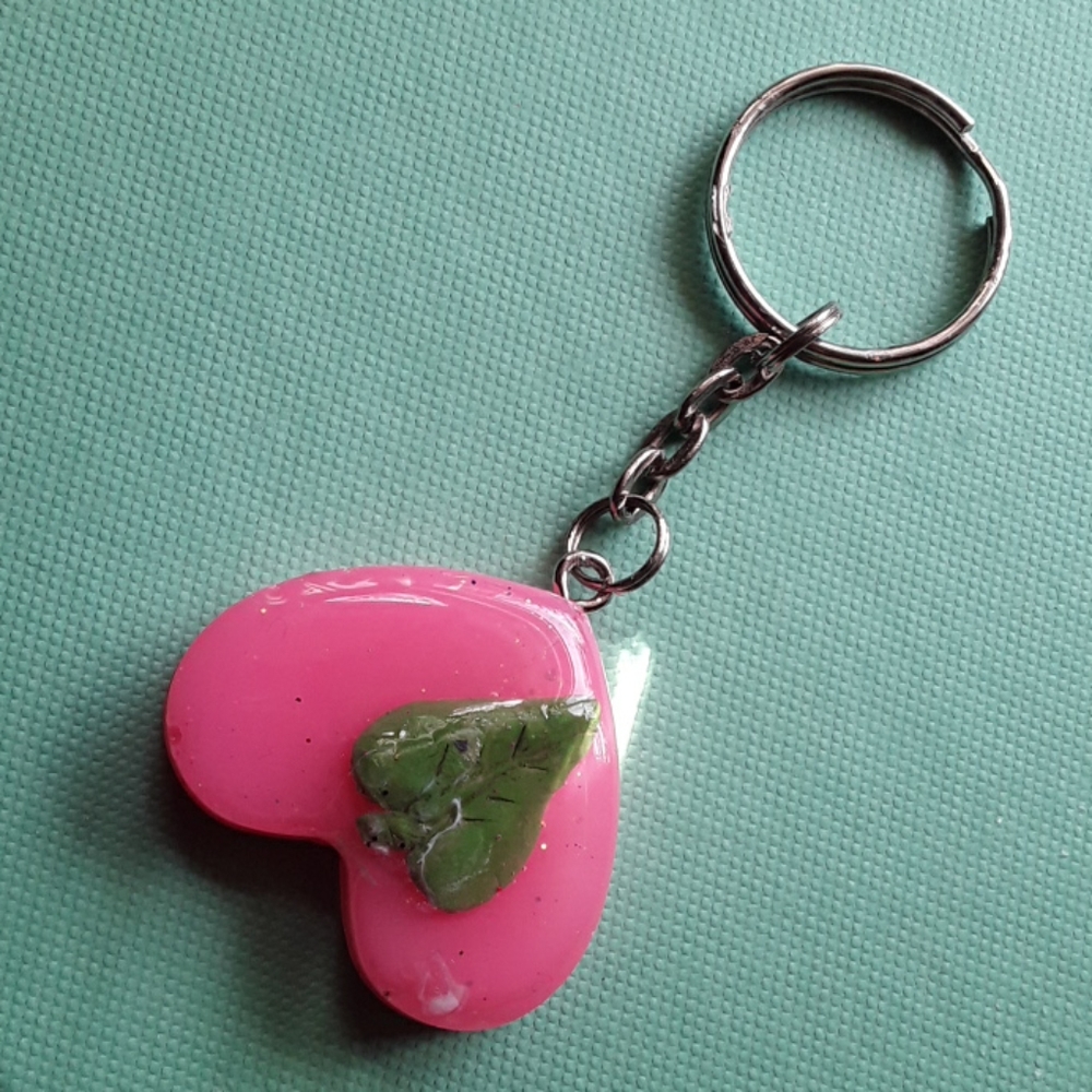 Juicy peach keychain pink white green leaf kawaii